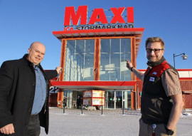 Joe Formgren, Gestrike Media och Johan Karlsson, ICA Maxi visar var Gästriklands största digital sig