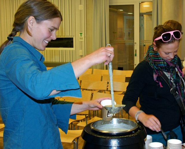 Maja Söderberg, en av kvällens föreläsare serverade sin egen soppa. Tillverkad på klimatsmarta ingredienser som fänkål med kikärtor, potatis och lök