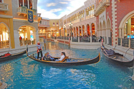 Gondoltur inne i The Venetian.