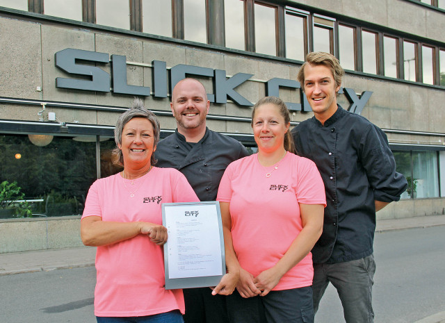 Lunchligan på Slick City bjuder in stadens pensionärer. Från vänster: Karin lindgren, Staffan Jonsson, Louise ”Lollo” Petersson och Filip Karlsson.